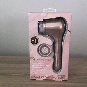 Daisy Fuentes Facial Cleansing Brush